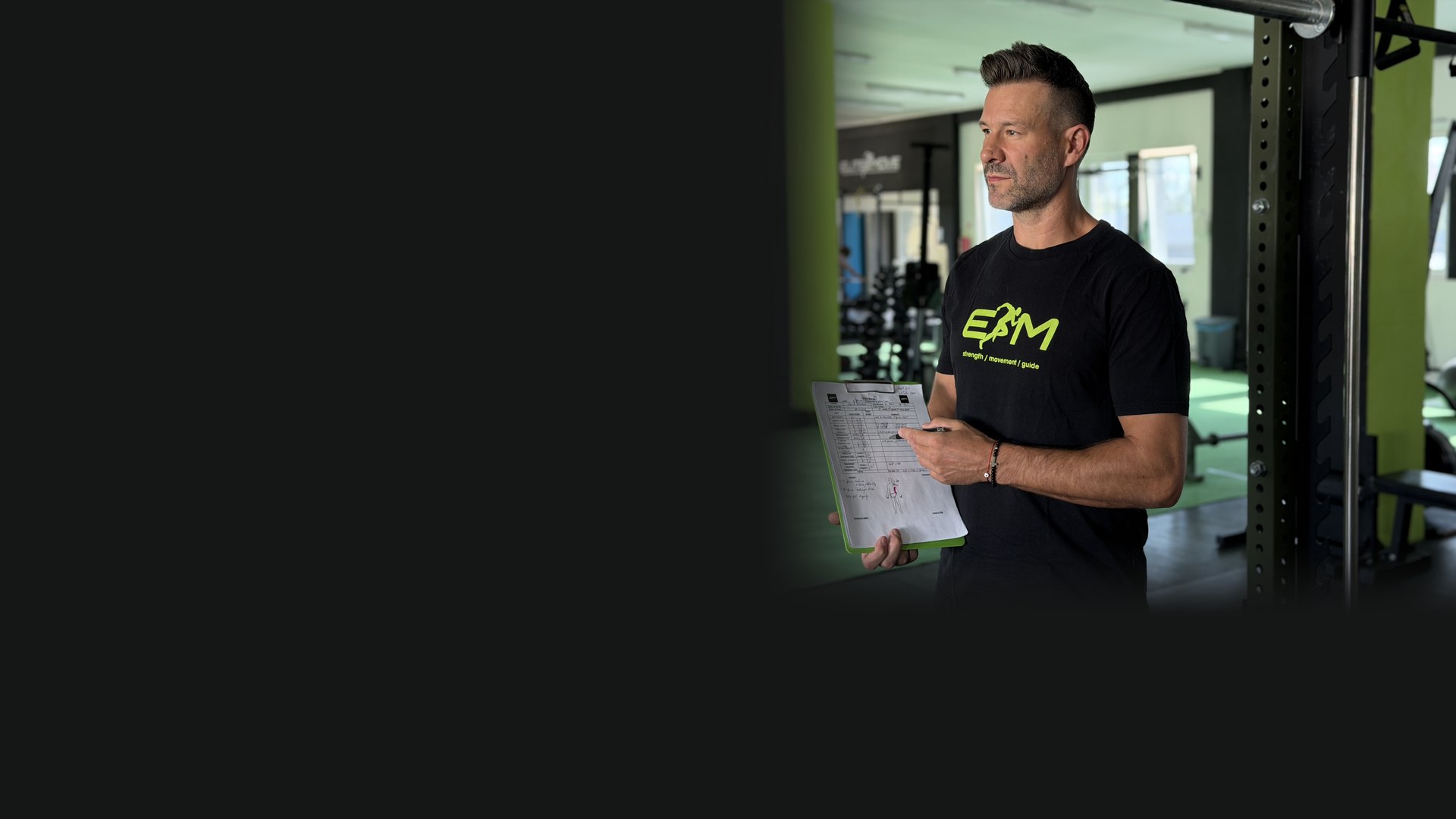 Tréner ELITE MOVE s diagnostickým formulárom v hale centra